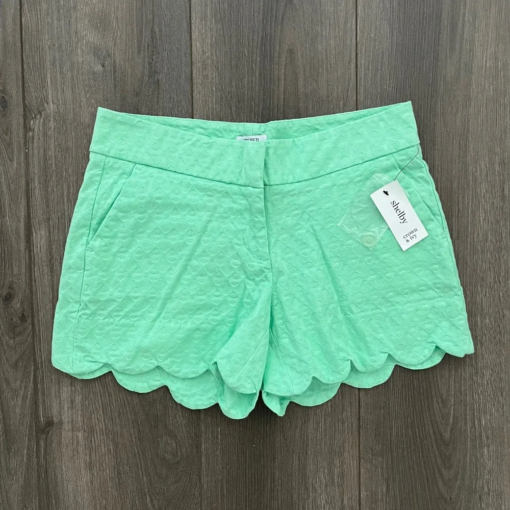 Crown & Ivy Shelby Scalloped Shorts Mint Green Textured Jacquard Size 2 NWT